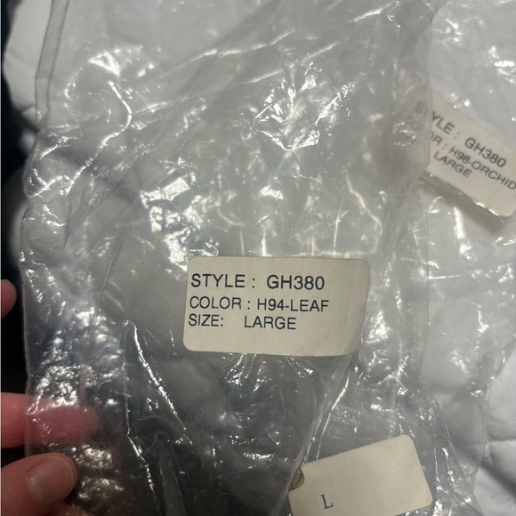 Chic Green Embroidered Sleeveless Blouse - Picture 6 of 6